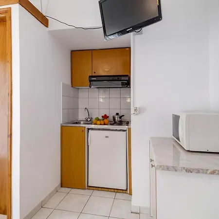 Nikoleta 4 * Никиана