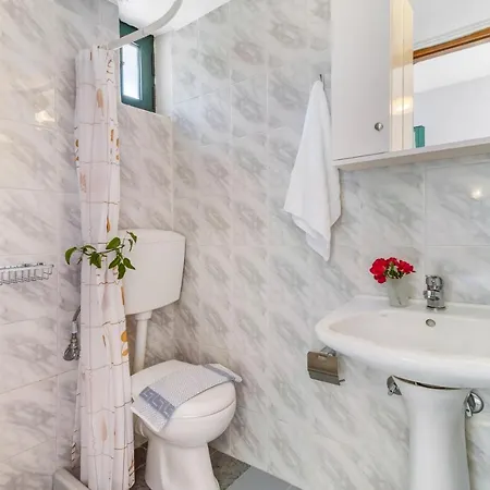 Nikoleta 4 * Nikiana